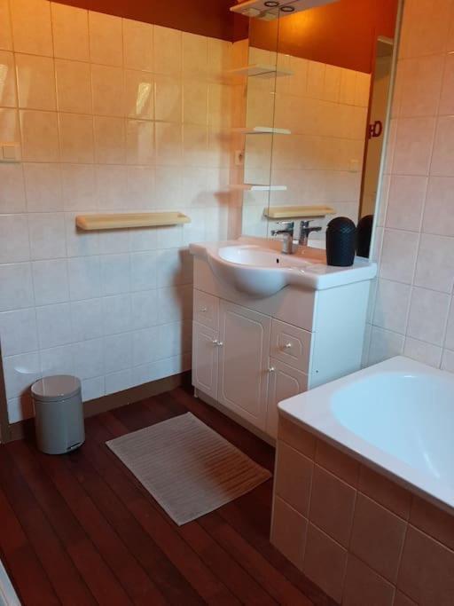 Apartment 3 Chambres, Calme Et Bien Place