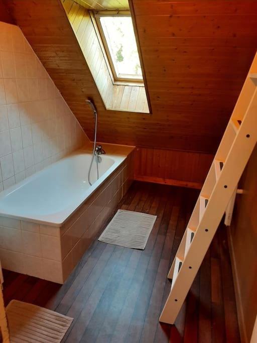 3 Chambres, Calme Et Bien Place Apartment